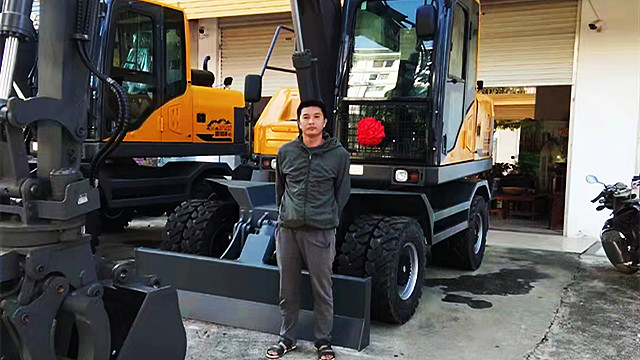 崇左銷售寶鼎95抓木機(jī)已經(jīng)交付 崇左銷售寶鼎95抓木機(jī)已經(jīng)交付